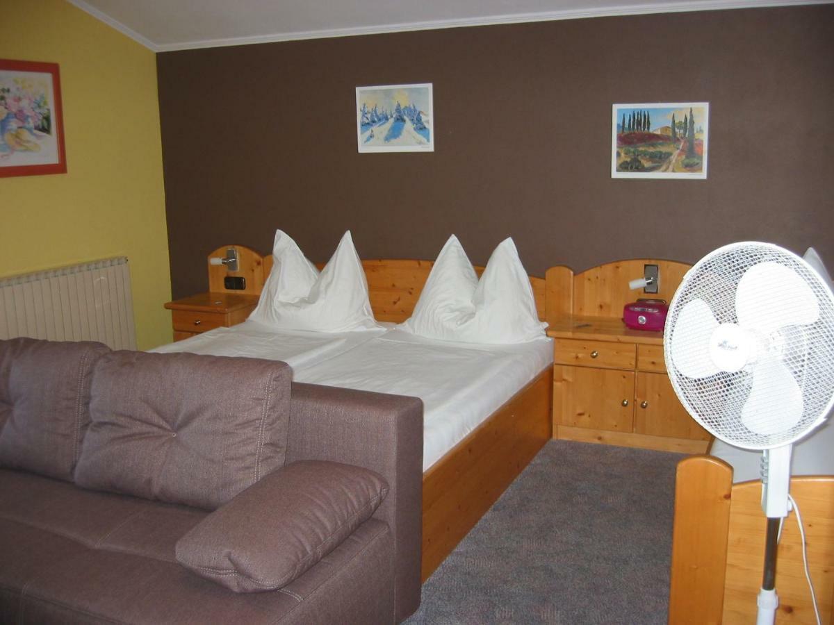 Gastehaus Heidi Bed & Breakfast Wals-Siezenheim Exterior photo